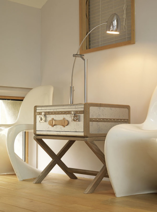 Illustration for article titled Retrotastic Furniture Made from Amazing Old Suitcases and Trunks